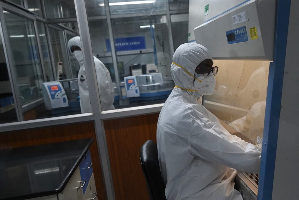 El director general de la Organización Mundial de la Salud (OMS), Tedros Adhanom Ghebreyesus, anunció un plan que requiere de unos USD 135 millones para hacer frente a la fase “aguda” del brote de mpox. Foto: AFP