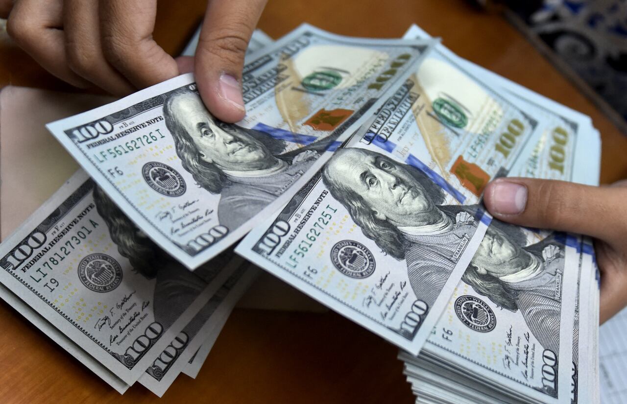 Diario HOY | BCP sale a cortar los picos del dólar con intervenciones  diarias de USD 15 millones