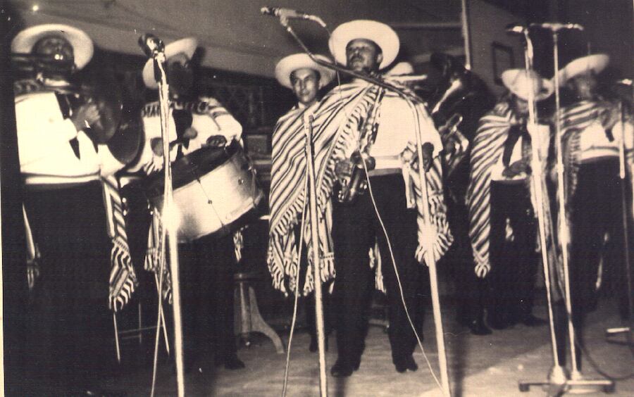 Alejandro Cubilla y su Banda Koygua en el escenario. Foto: Ilustrativa