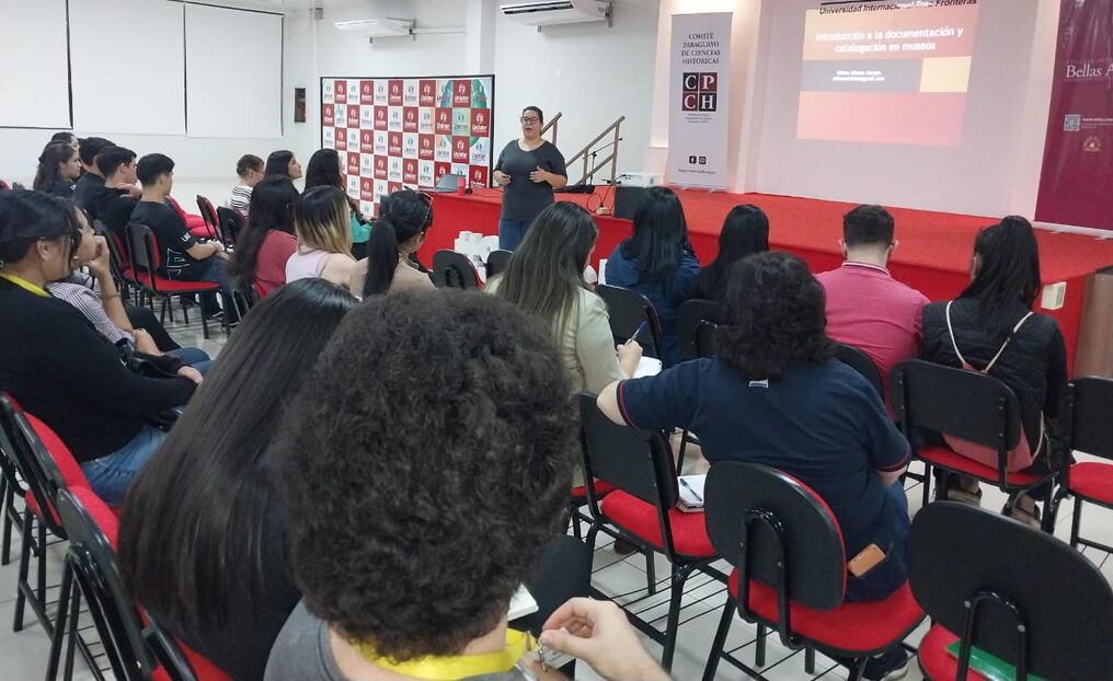 Ayer comenzó la serie de talleres y charlas con estudiantes de diferentes universidades. Foto: Gentileza
