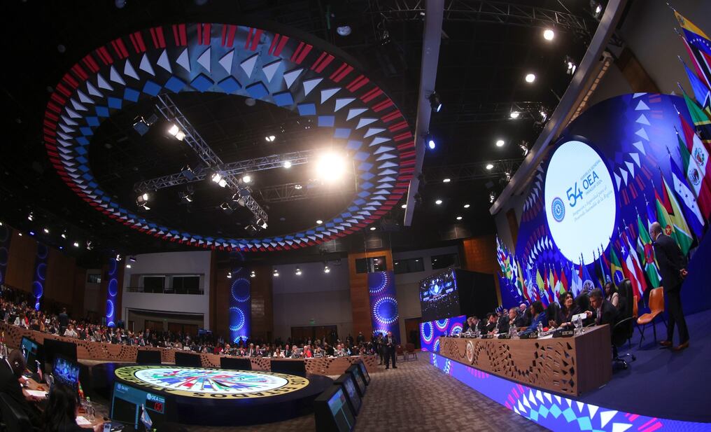 La sesión plenaria de la Asamblea General de la Organización de los Estados Americanos (OEA), desarrollada en el Centro de Convención de la Conmebol. Foto: Gentileza