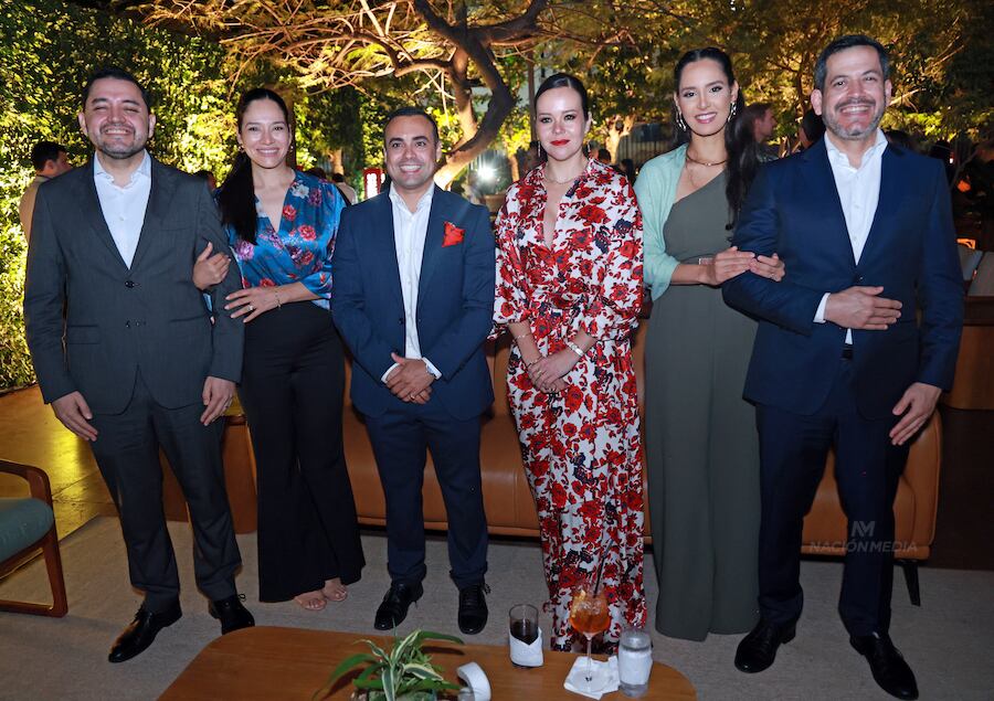 Luis Adolfo Bello, intendente de Asuncin; Laura Vargas, Carlos Guasti, Stephanie Guasti, Jociani Repossi, y el presidente de la Cmara de Diputados, Ral Latorre