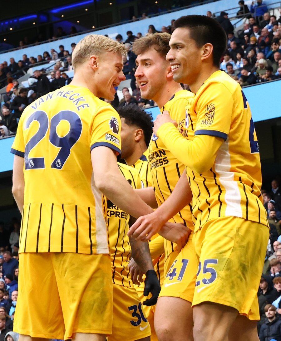 Gómez fue titular, jugó un partidazo hasta los 75 minu­tos y se mostró feliz luego del empate del Brighton por 2-2 ante Manchester City por la Premier League de Inglaterra