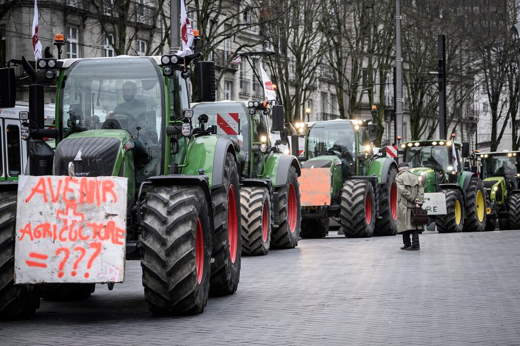 Los agricultores se manifiestan con cientos de tractores en Nantes, el 25 de enero, en una acción convocada por varios sindicatos. Foto: AFP