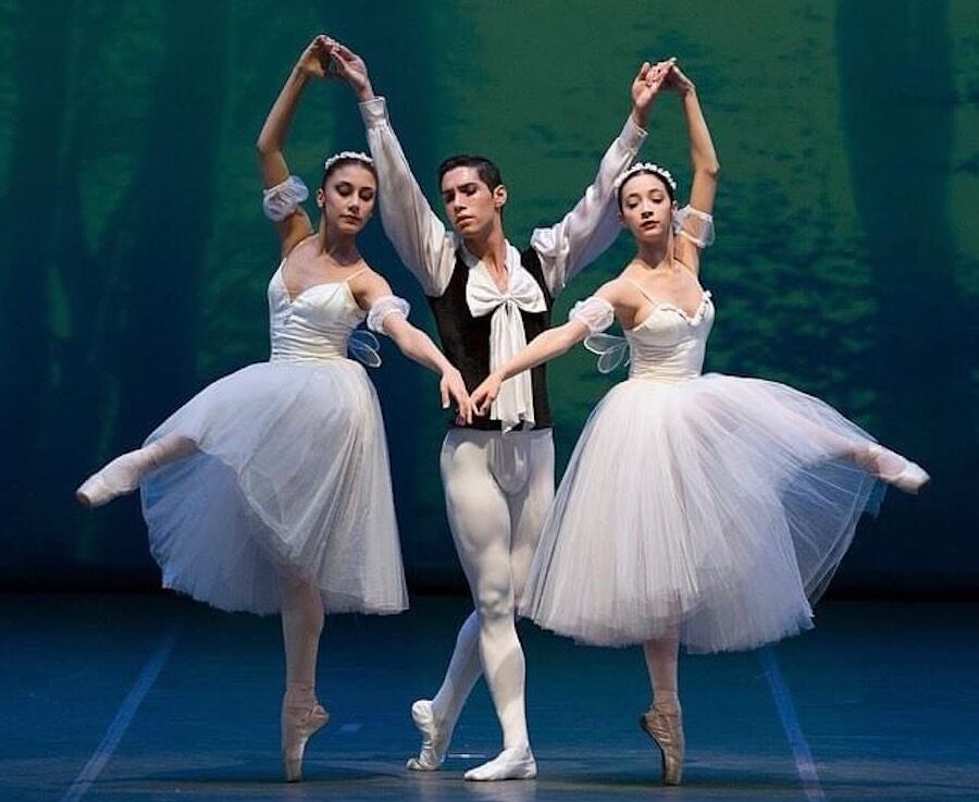 Nicolás aconseja a los jóvenes bailarines paraguayos buscar oportunidades para capacitarse en el exterior, “que sean fieles a sí mismos y crean en su talento”