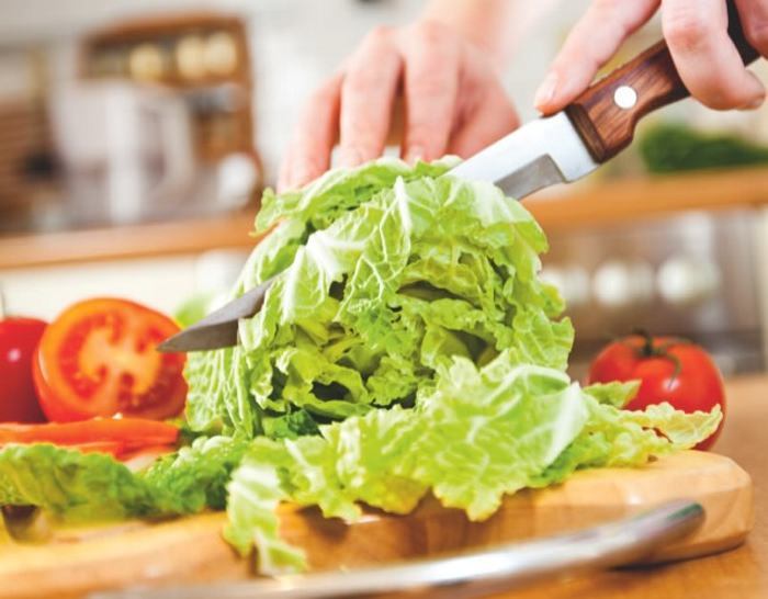 La lechuga es rica en vitaminas A, C y E, nutrientes para cuidar la piel y la vista. Foto: Archivo