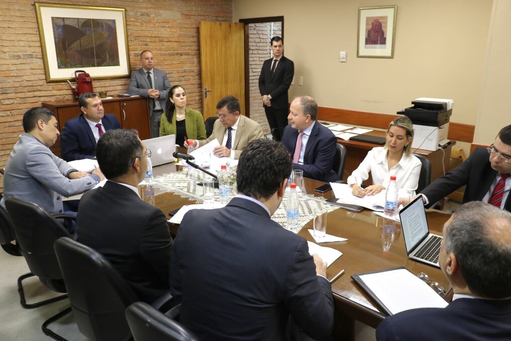 Esta mañana, el Ejecutivo trató el tema en reunión con la Comisión de Legislación, Codificación, Justicia y Trabajo del Senado. Foto: Gentileza 