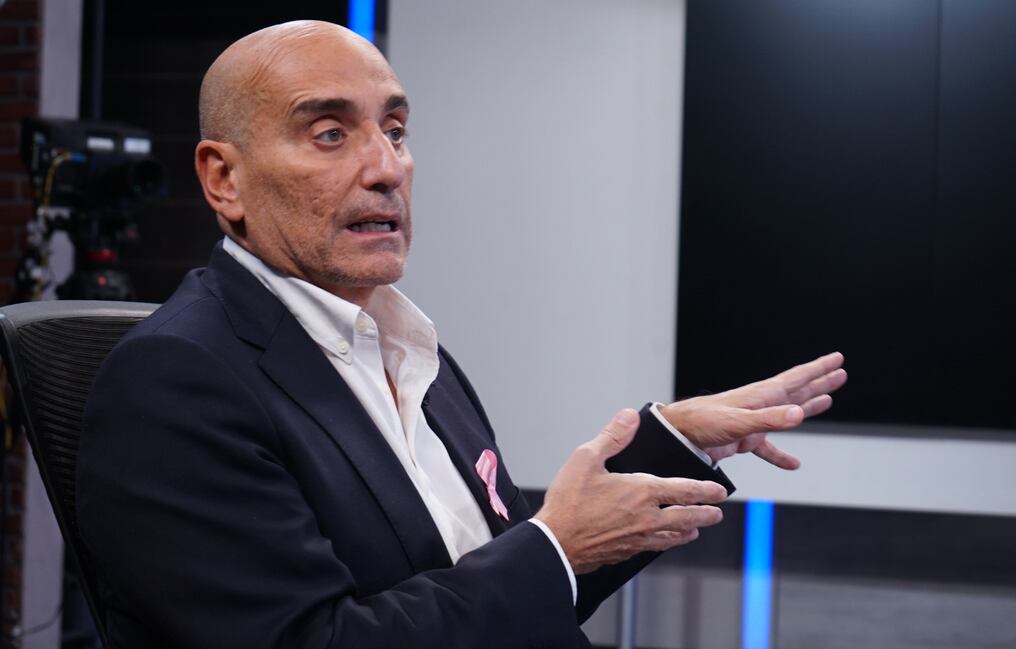 El analista político Carlos Mateo Balmelli analizó los resultados de la primera vuelta de las presidenciales en el vecino país que llevará a un balotaje a Sergio Massa y Javier Milei. Foto: Archivo