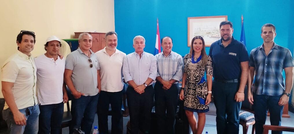 El presidente del PLRA, Hugo Fleitas, recibió muestra apoyo de varios dirigentes en su gestión al frente de la institución partidaria. Foto: Gentileza