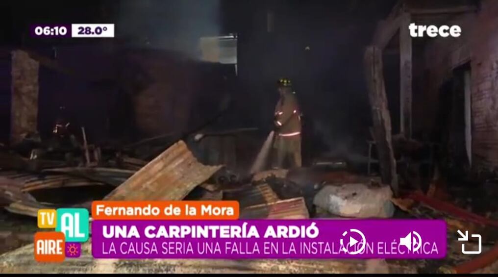 Un incendio consumió una carpintería en Fernando de la Mora zona Norte. Foto: Gentileza