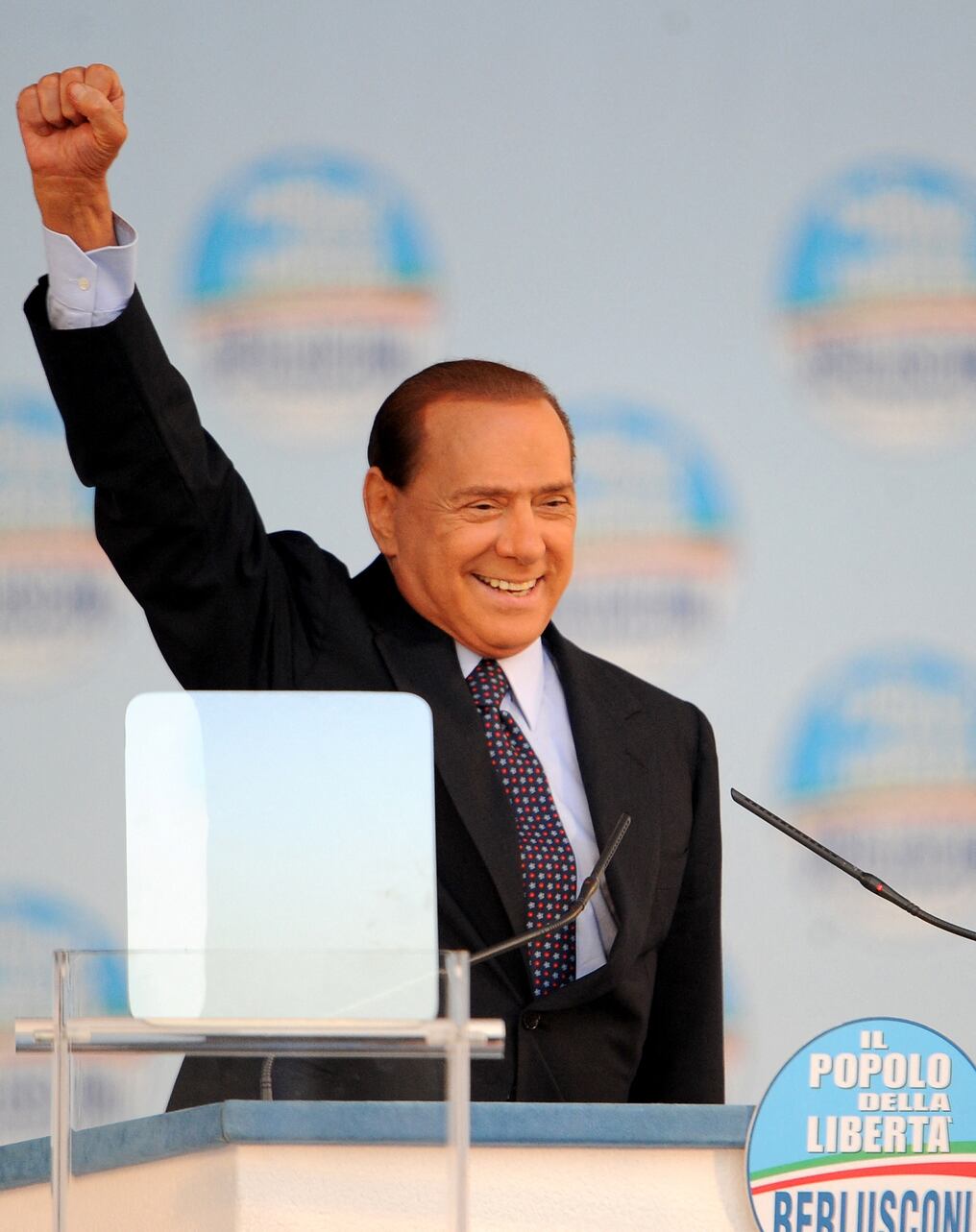 El político y empresario Silvio Berlusconi, que esquivó en el pasado todo tipo de turbulencias, ganó tres elecciones y lideró uno de los gobiernos más largos de la posguerra. Foto: AFP