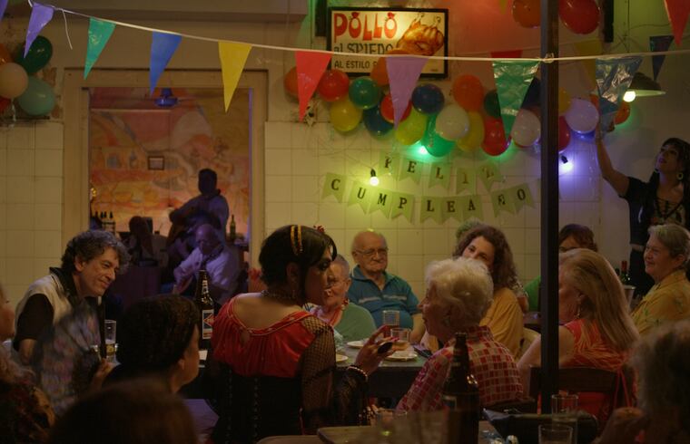 Artistas de renombre participan en “Bolero Rojo”.
