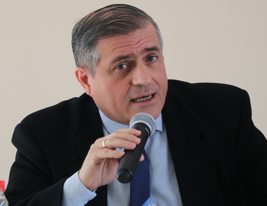 La defensa del exministro Anticorrupción, René Fernández, alegó para postergar la diligencia que hay recursos pendientes de estudio. Foto: Archivo