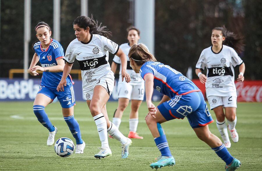 El esfuerzo de Olimpia no alcanzó ayer para seguir imbatible en la Libertadores al caer ante la Universidad
de Chile en Colombia.FOTO:@OLIMPA FEMENINO