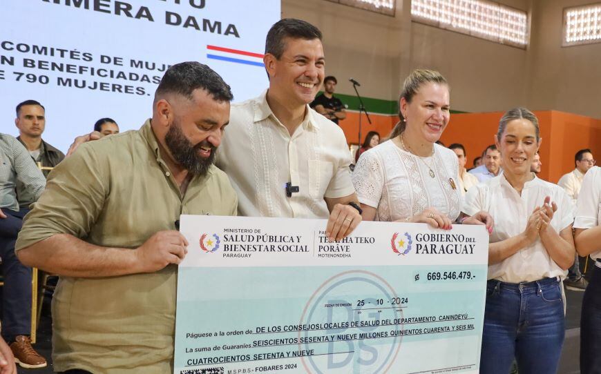 El gobierno, a través del Ministerio de Salud Pública, entregó la suma de G. 669.546.479 a municipios de Canindeyú, como parte del Fondo Basado en Resultados Sanitarios (Fobares). Foto: Gentileza