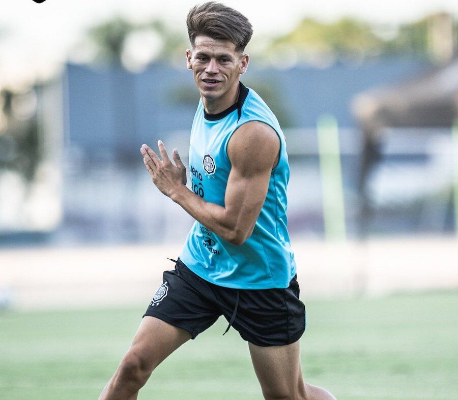 Javier Domínguez es, hoy por hoy, una figura clave en el esquema franjeado, que mañana enfrenta a Libertad.FOTO: CLUB OLIMPIA