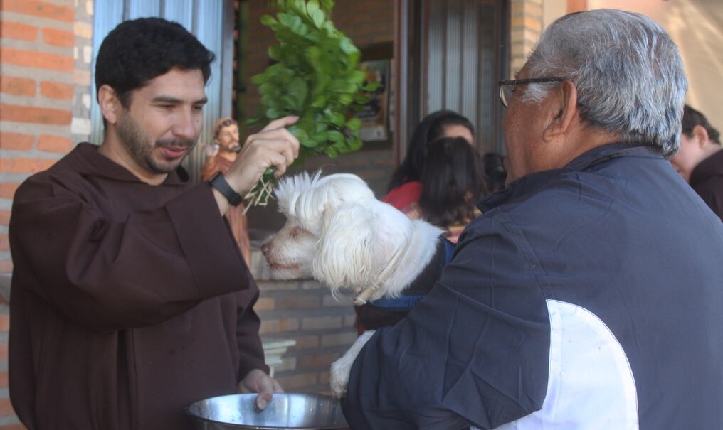 En diferentes conventos de Asunción y en el interior del país, los hermanos capuchinos realizarán la tradicional bendición de mascotas. Foto: Archivo