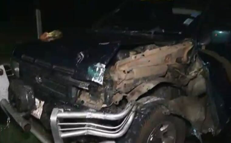 La camioneta sufrió serios daños materiales.