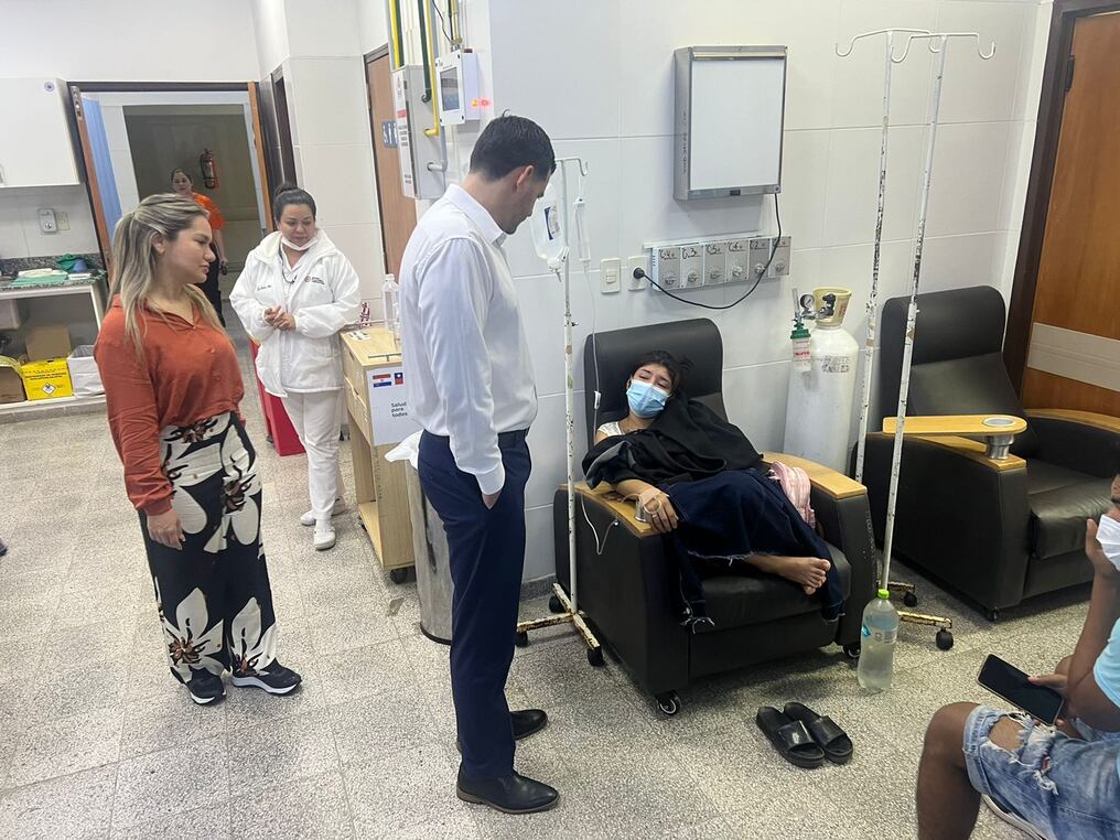 El viceministro de Salud, Miguel Olmedo, acompañado de otras autoridades y funcionarias del Ministerio de Salud, realizó un recorrido por el hospital de Limpio. Foto: Gentileza