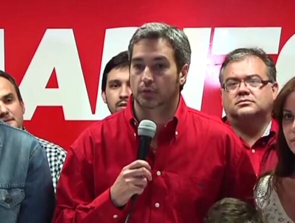 Mario Abdo Benítez en el momento en que reconoció su derrota.