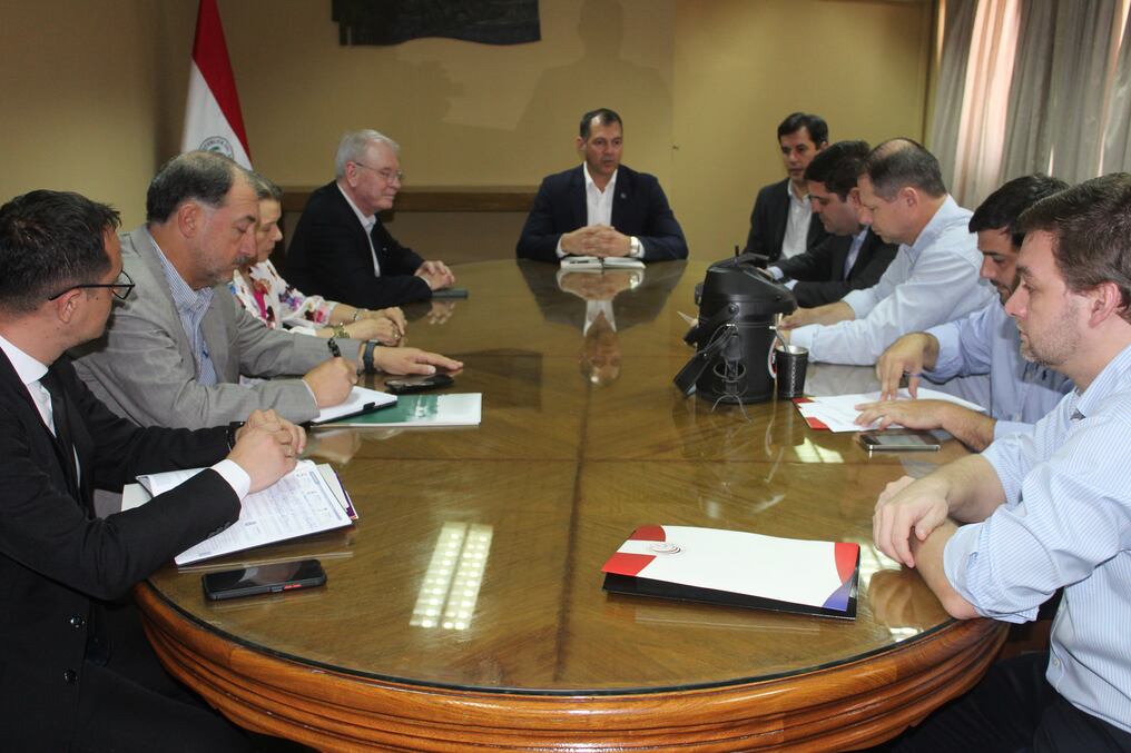 El encuentro se llevó a cabo en la sede del MAG con integrantes de la Mesa de Alto Nivel de la Carne. Foto: Gentileza