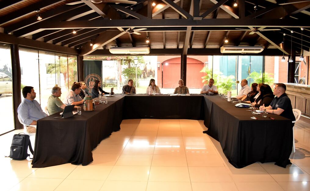 Participaron de la reunión representantes de la ARP, del Senacsa, de la Comisión de Lucha contra el Abigeato y de la Dirección de Marcas y Señales de Ganado. Foto: Gentileza