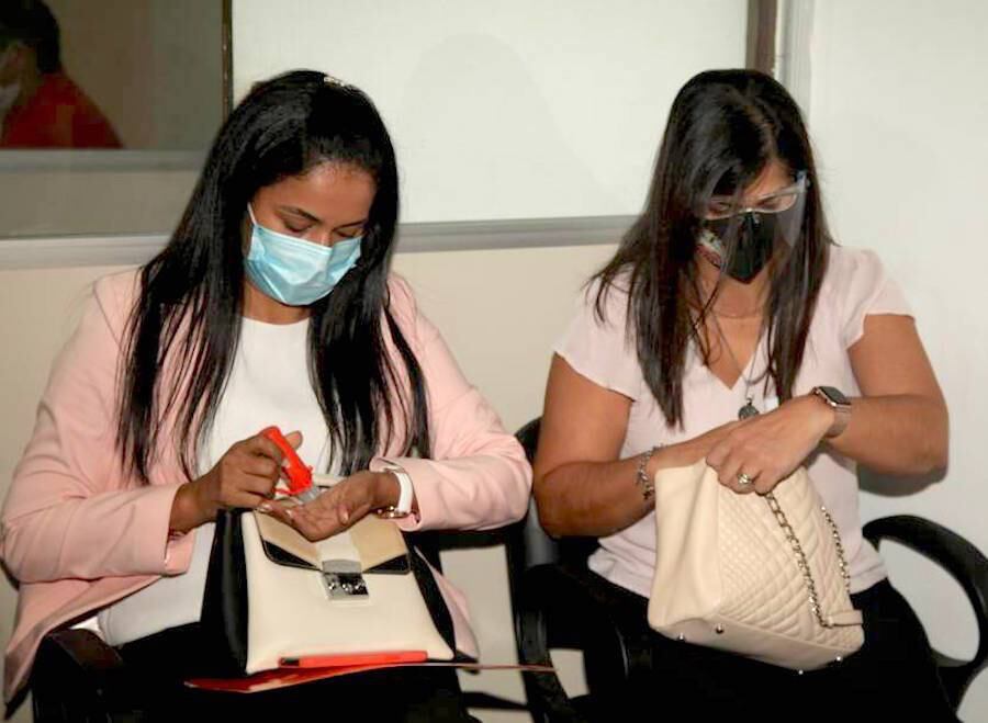Nidia Godoy y Patricia Ferreira, directora y presidenta de Imedic, deben enfrentar un juicio oral por la falsificación de facturas de la firma Eurofarma, que posibilitó el ingreso de medicamentos oncológicos de dudosa procedencia a nuestro país. Foto: Gentileza