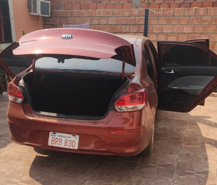 Uno de los vehículos hallados durante el procedimiento. Foto: PN.