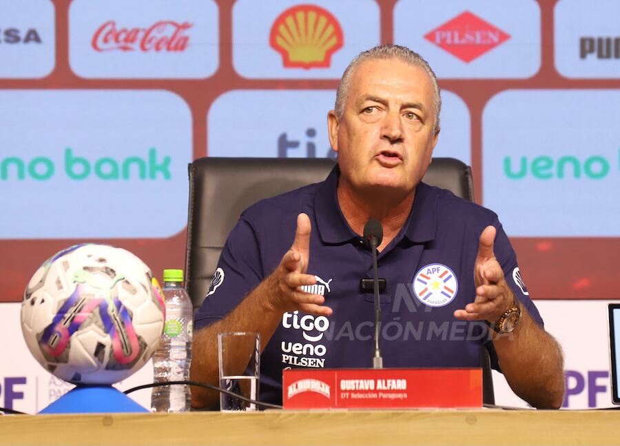 Gustavo Alfaro durante su presentación como DT de la Albirroja. Foto: Jorge Romero