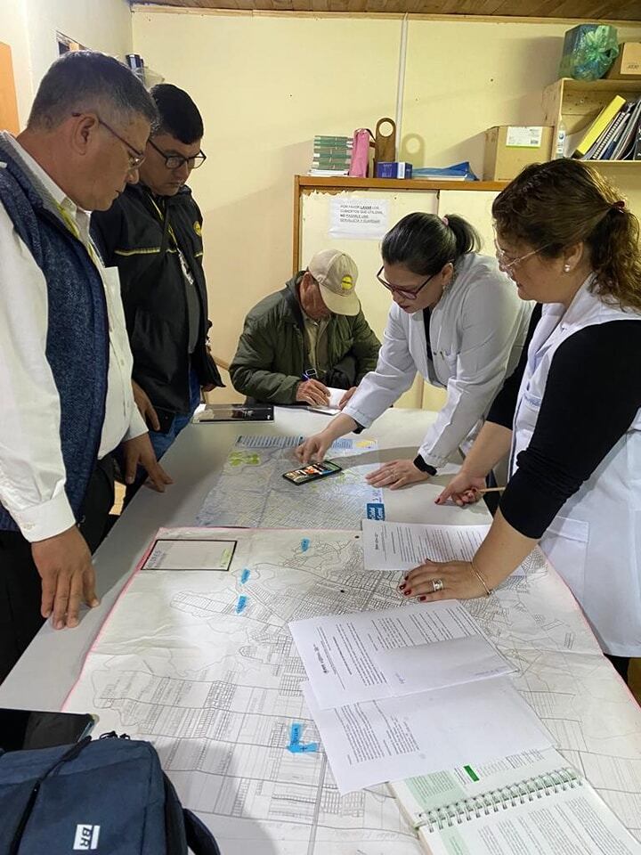Personal de salud de la región sanitaria analiza el trabajo de contención ante la detección de la malaria en una estudiante brasileña residente en Ciudad del Este. El diagnóstico lo hicieron en Foz de Iguazú. Foto: Gentileza