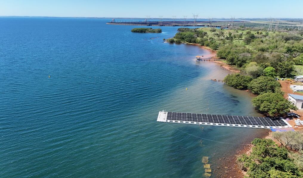 La planta solar, su fase piloto, apenas ocupar�a menos de 1 hect�rea de las 134.000 hect�reas de superficie del embalse de Itaip�. Foto: Gentileza