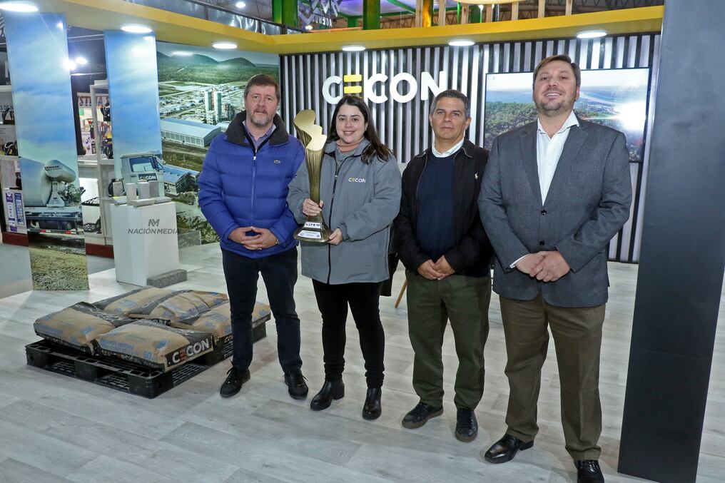 Cecon recibió el reconocimiento como Mejor estand dentro del Pabellón Nacional. Foto: Emilio Bazán