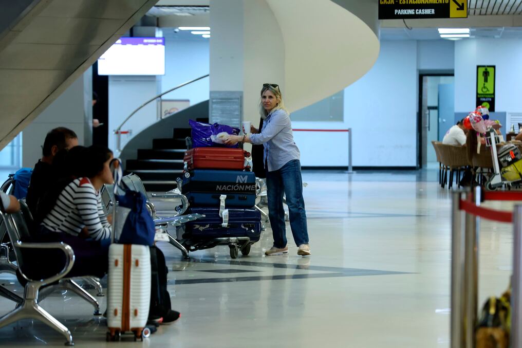 El director de Aeropuertos de la Dinac, Rubén Aguilar, dijo que este evento les exige identificar puntos a mejorar como las zonas de llegadas y salidas, un tráfico más fluido y mejorar el sector comercial de la terminal aérea. Foto: Jorge Jara