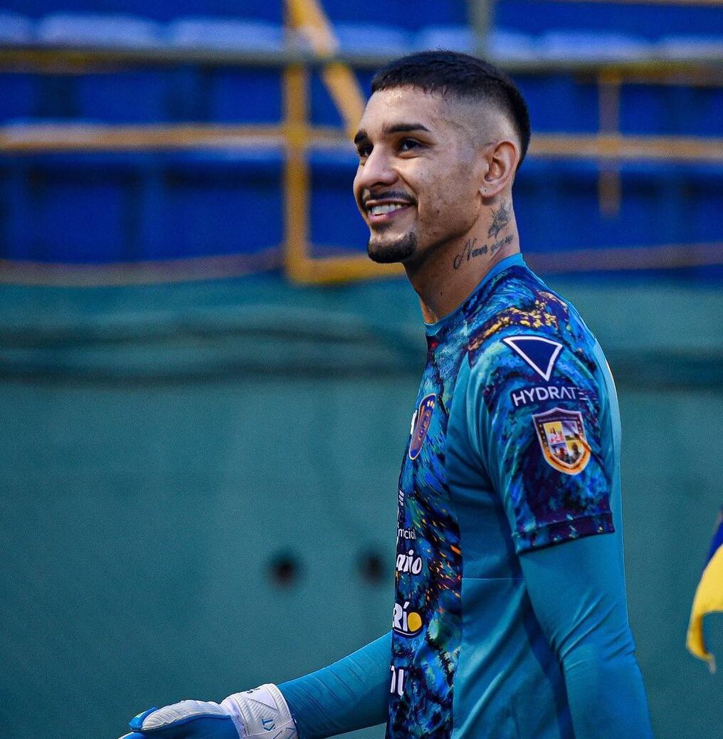 Gonzalo Falcón, arquero de Luqueño (foto: CLUB SPORTIVO LUQUEÑO)