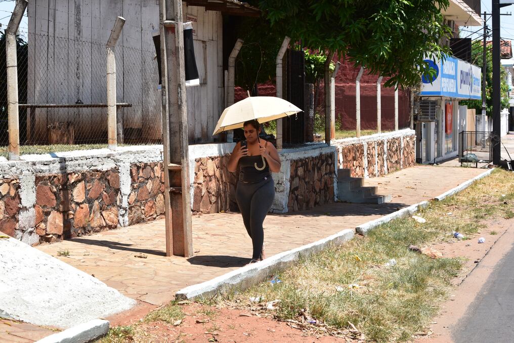 Las máximas previstas oscilarían los 28 a 38 °C en la región Oriental, y entre 38 a 40 °C en la región Occidental. Foto: Archivo/AFP