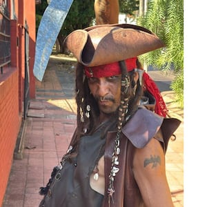 Roban a “Jack Sparrow” en Encarnación y ahora apela a la solidaridad