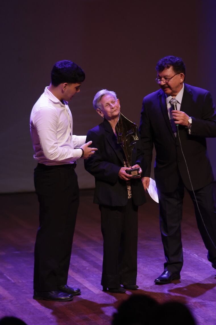 La actriz Teresita Pesoa, recibió el Premio de Honor. Foto: Rodrigo Ocampos