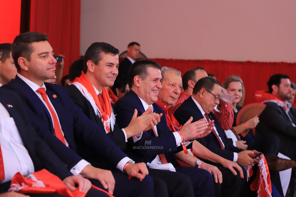Los presidentes de seccionales de la capital del país manifestaron su coincidencia en apoyo al presidente Santiago Peña, el vicepresidente Pedro Alliana y el titular de la ANR, Horacio Cartes. Foto: Jorge Romero