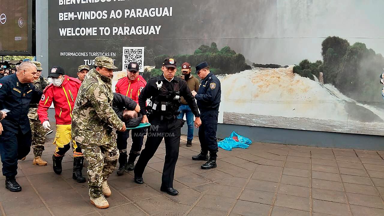 La Nación / Un pasero resultó herido tras tirotear contra marinos en zona primaria de Ciudad del Este