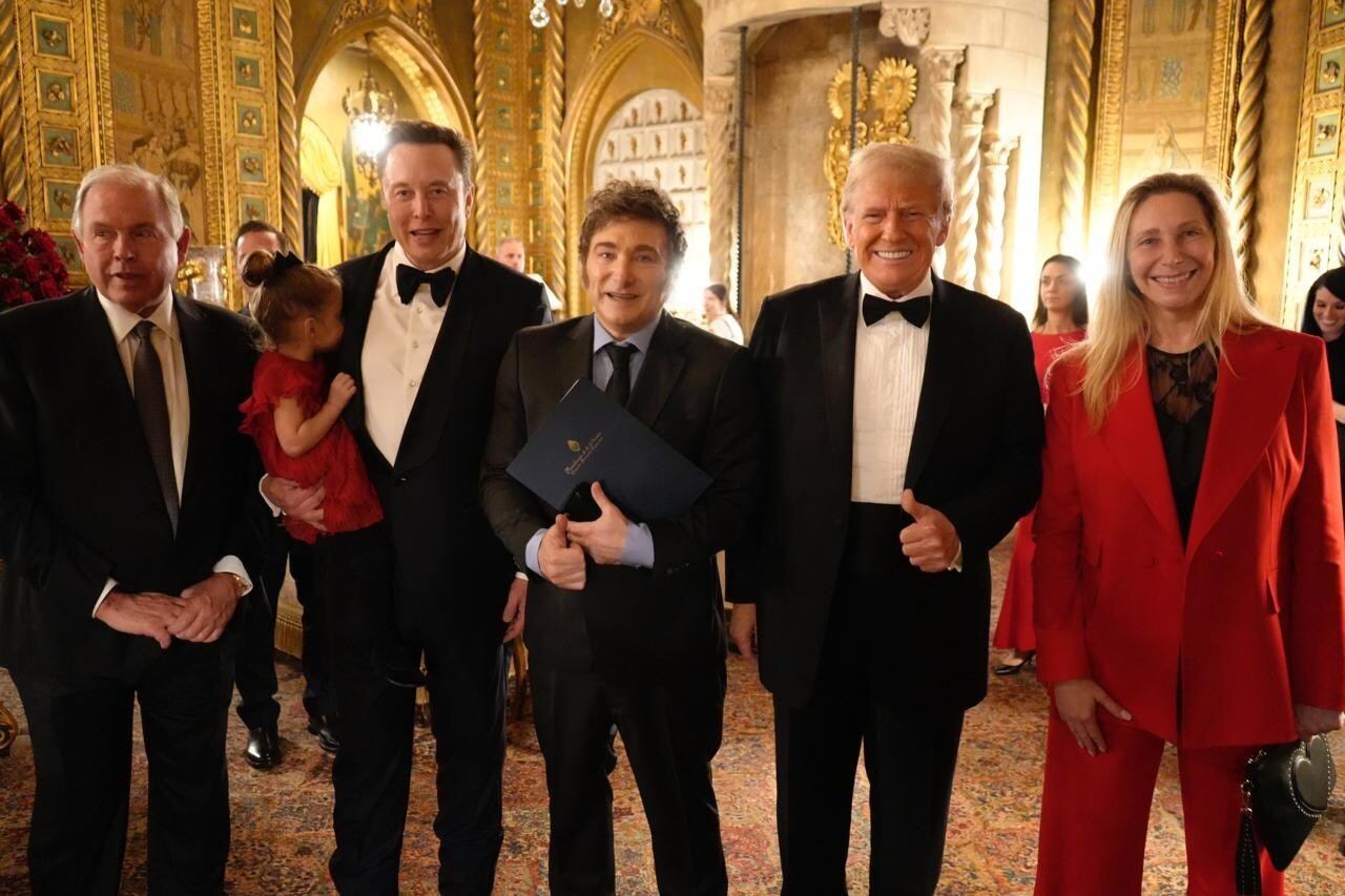La Nación / Trump recibe a Milei y lo destaca como “una persona MAGA”