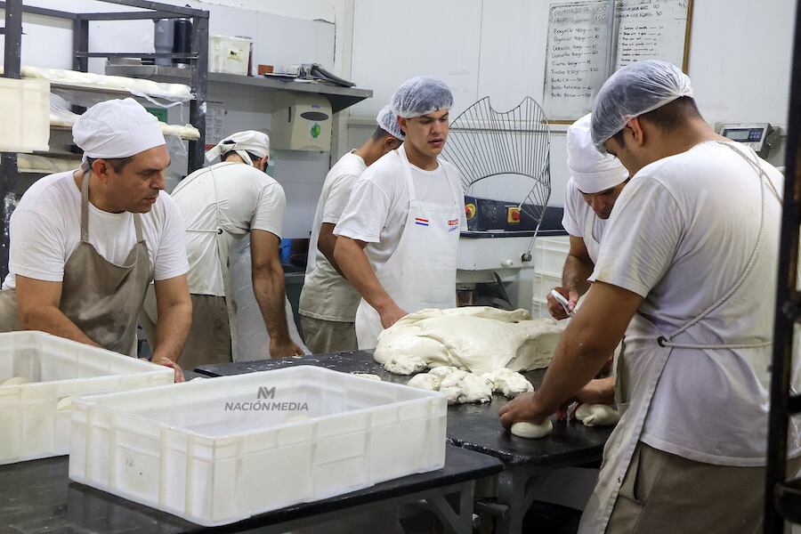 Las tradicionales chiperías de la zona del Mercado 4 están recibiendo muchos pedidos para la Semana Santa. Foto: Matías Amarilla/Ilustrativa