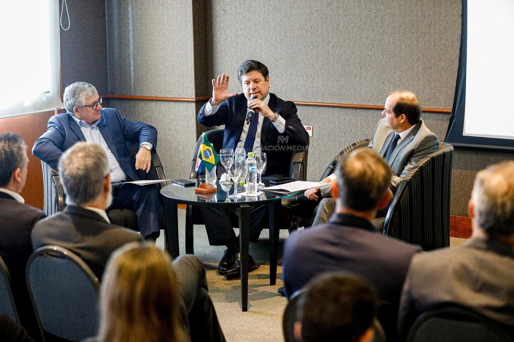 El ministro Javier Giménez habló de sectores prioritarios para la industrialización energética como el rubro tecnológico, los data center de gran escala, la producción de hidrógeno verde, la manufactura, la maquila y otros. Foto: Emilio Bazán