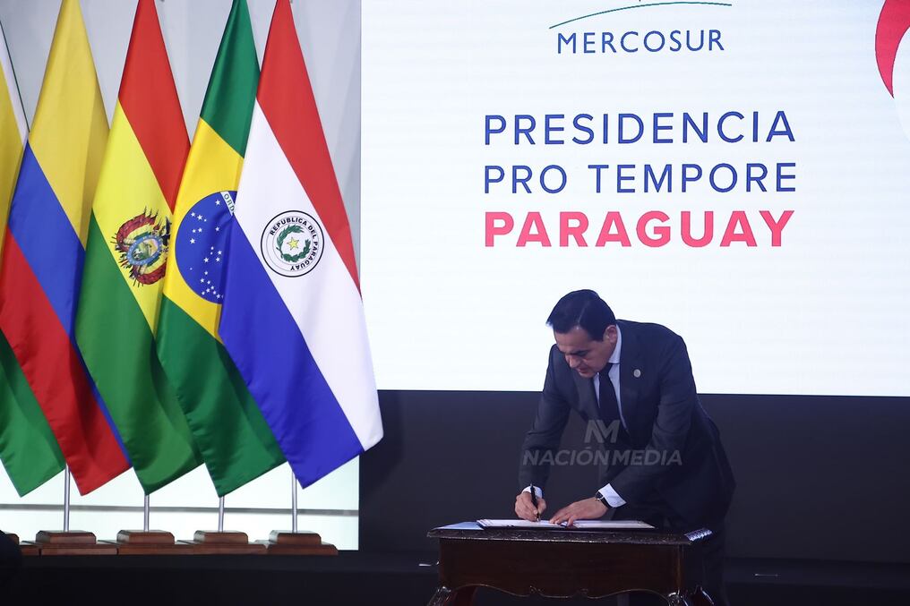 El ministro de Relaciones Exteriores, Rubén Ramírez Lezcano, firmó el acuerdo en representación de Paraguay. Foto: Eduardo Velázquez