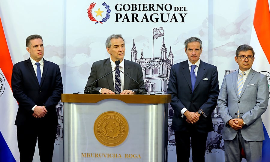 El ministro-secretario ejecutivo Dr. Jorge Molina habla en Palacio de Lpez durante la visita del titular del OIEA, Rafael Grossi