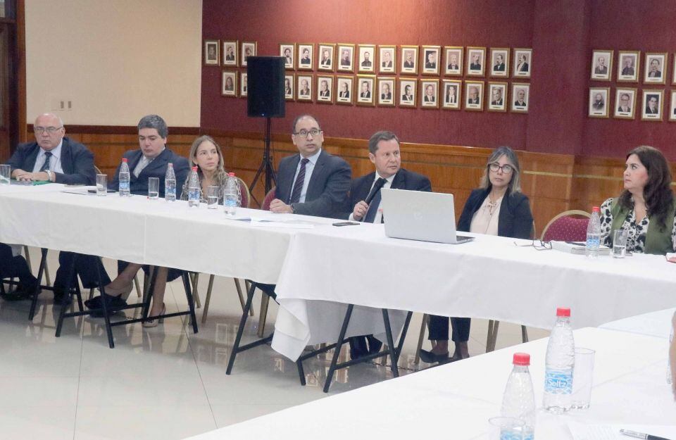 El ministro de la Corte, Alberto Martínez Simón, lideró una reunión reunión para reglamentar el proyecto de pagaré electrónico. Foto: Gentileza