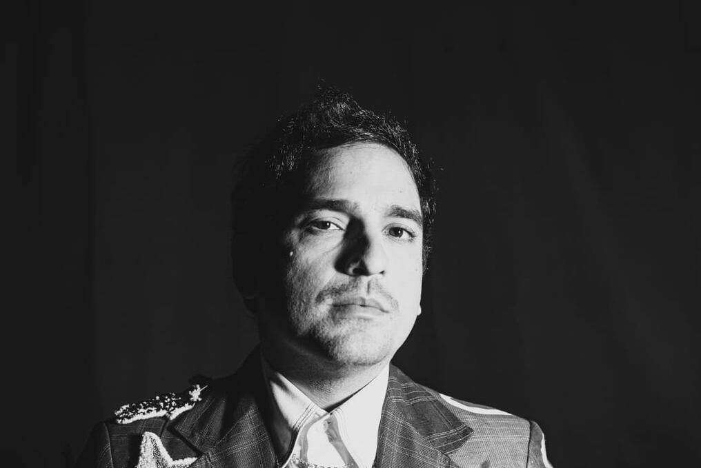 El músico y compositor Mauri Rodas, valiéndose de lo acústico y lo electrónico abrirá las puertas a su mundo en el show. Foto: Gentileza