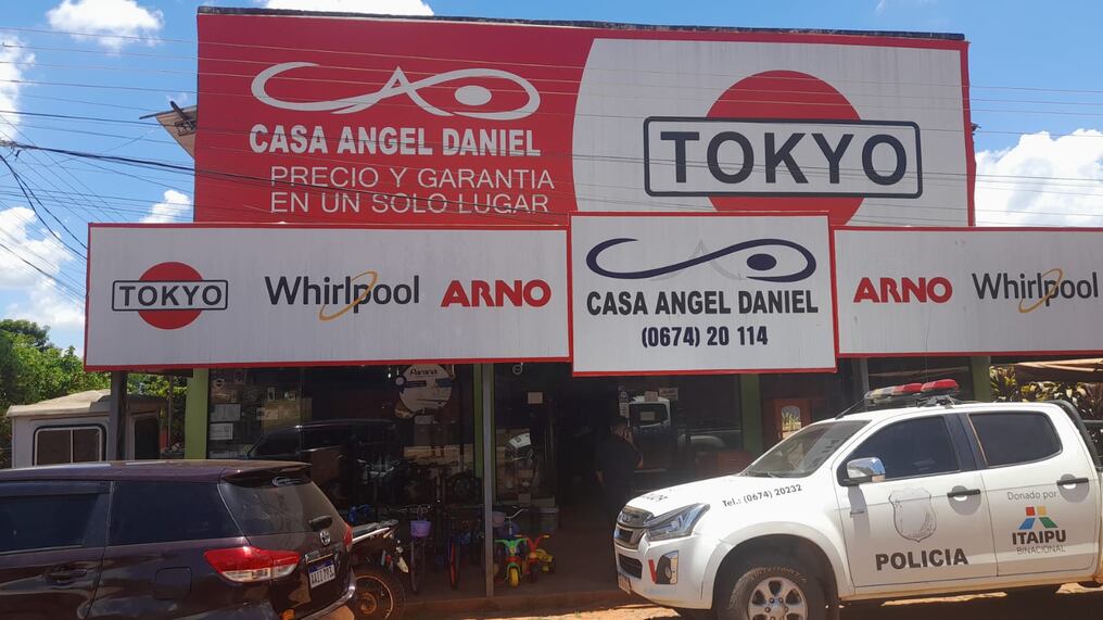 Local comercial de Juan E. O´Leary donde dos asaltantes robaron G. 15 millones. Los funcionarios fueron reducidos con mucha violencia y luego los delincuentes se apoderaron de algunos de los productos y del dinero en caja. Foto: Gentileza