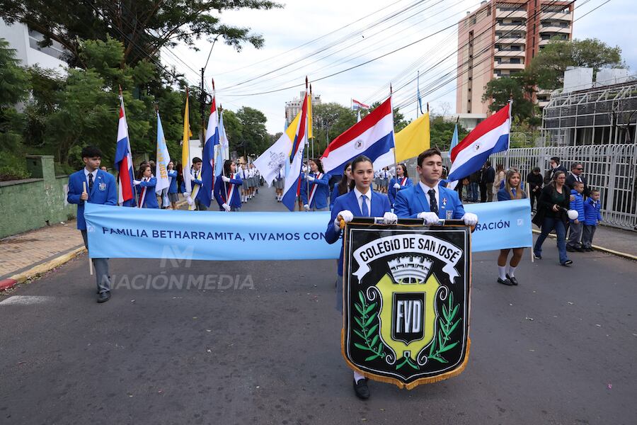 Desfile de alumnos del Colegio San José