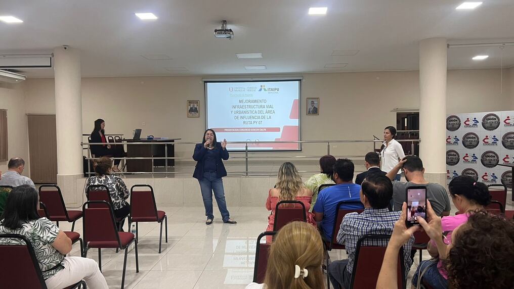 Una de las audiencias públicas para el diseño de la obra a ser construida en la rotonda del Área 1. Foto: Gentileza