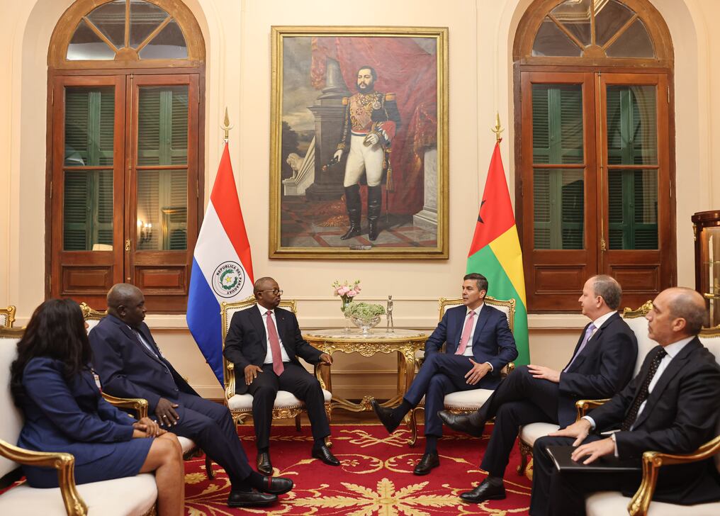 El presidente Santiago Peña recibió a su homólogo en el Palacio de Gobierno. Foto: Gentileza